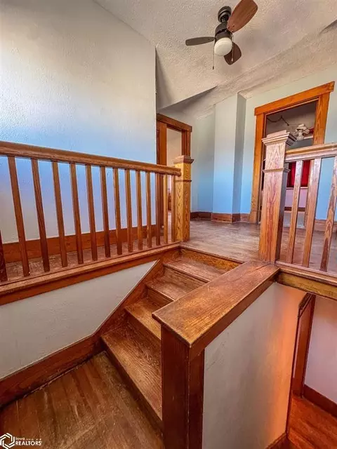 Entry Way - 1118 4th St NE, Hampton, IA 50441 photo 2 of 2