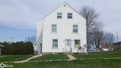 806 5th St, Victor, IA 52347