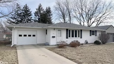 114 Mission Dr, Mason City, IA 50401