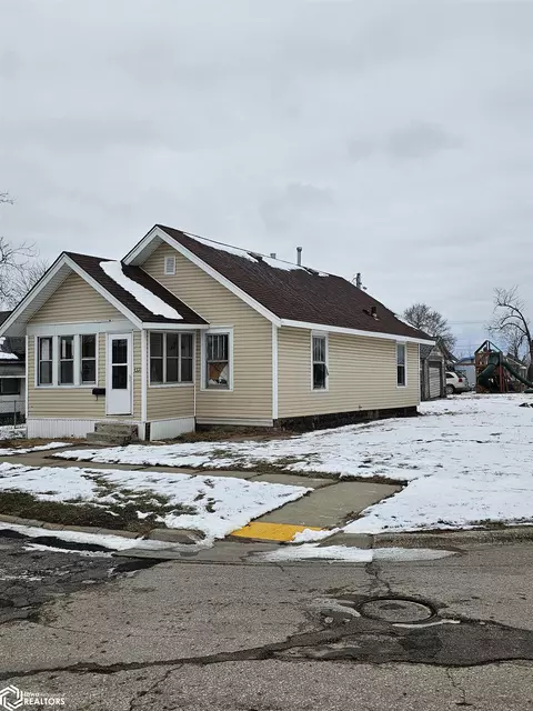 432 Union St, Marshalltown, IA 50158