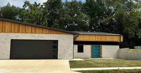 328 N 6th St, Oskaloosa, IA 52577