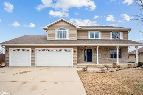 4124 Orchard Hill Dr, Cedar Falls, IA 50613