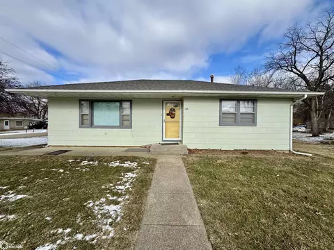 104 W South St, Exira, IA 50076
