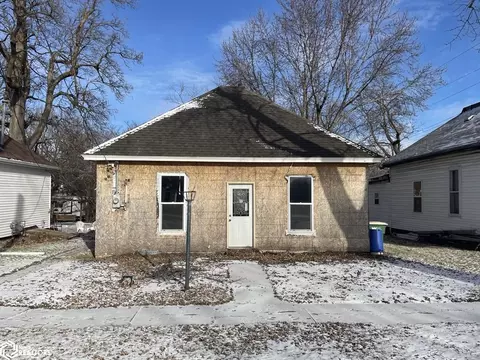 703 W Broadway Ave, Fairfield, IA 52556