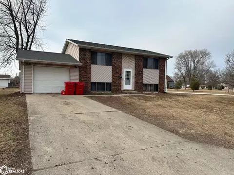 720 1st St NE, Hampton, IA 50441