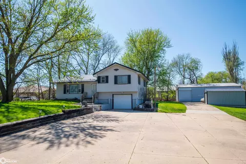 2609 Ridge Rd, Marshalltown, IA 50158