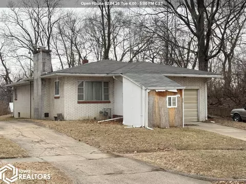 117 S 8th St, Burlington, IA 52601