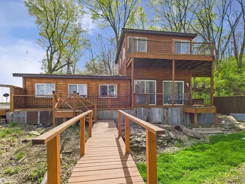 3133 Mississippi River Rd, Montrose, IA 52639