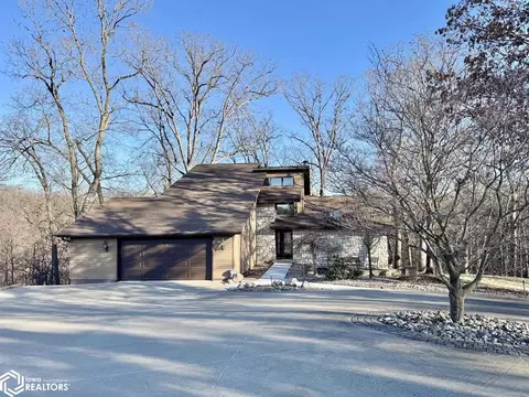 2962 Woodland Dr, Burlington, IA 52601