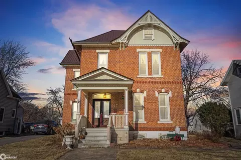 917 Park Ave, Ackley, IA 50601