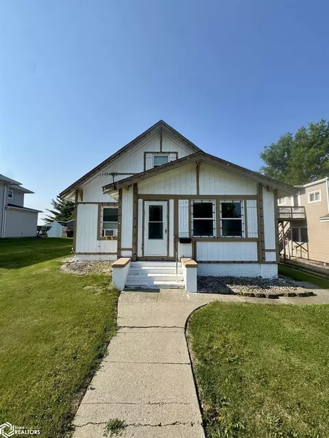 607 S Division St, Audubon, IA 50025
