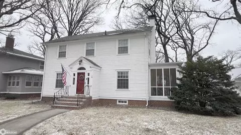 76 Linden Dr, Mason City, IA 50401