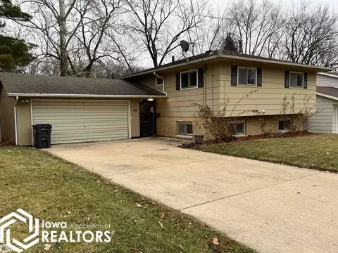184 Crestview Dr, Burlington, IA 52601