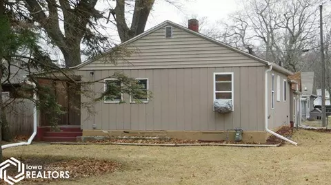 927 Emmett St, Burlington, IA 52601