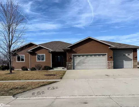 508 Bedford St, Clear Lake, IA 50428