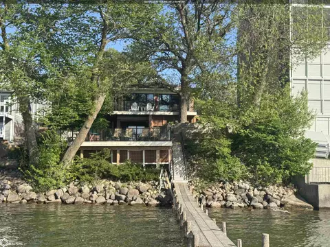 2229 S Lakeview Dr, Clear Lake, IA 50428