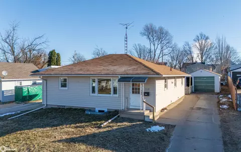 910 S 7th Ave, Marshalltown, IA 50158