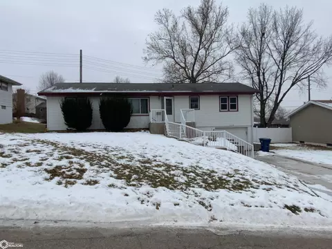 2105 Ridgeway Dr, Denison, IA 51442