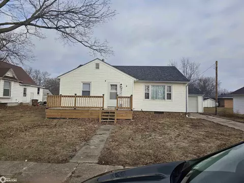 610 Niebel St, Farnhamville, IA 50538