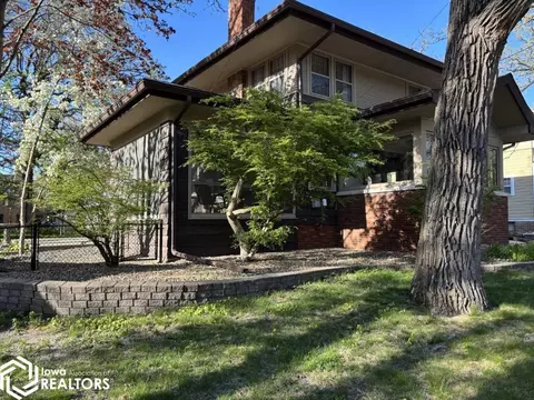104 River Heights Dr, Mason City, IA 50401