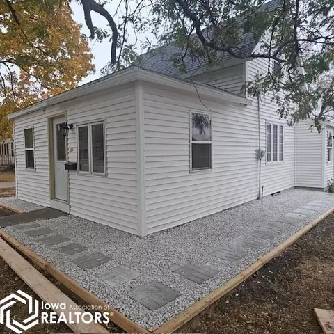 585 6th Ave SE, Britt, IA 50423