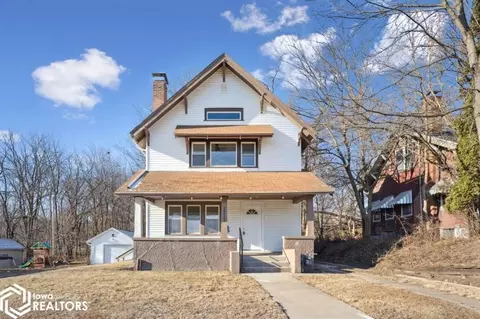 1217 S 4th St, Burlington, IA 52601