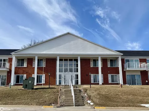 514 E Olive St #104, Marshalltown, IA 50158