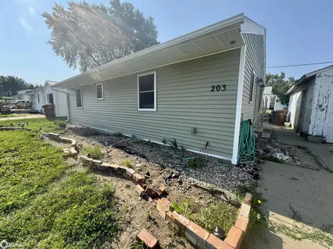 203 Oak St, Audubon, IA 50025
