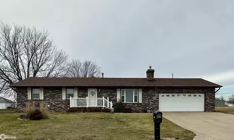 909 N 16th St, Chariton, IA 50049