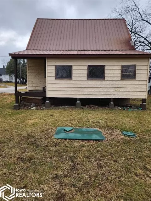 391 Howard St, Kalona, IA 52247