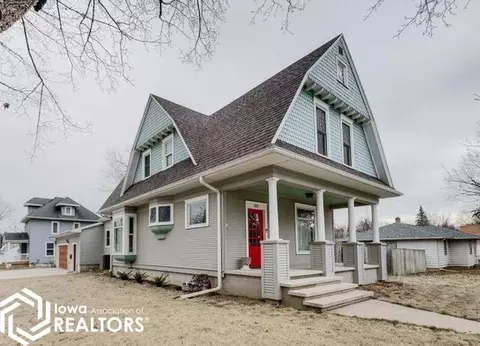 421 2nd St NE, Hampton, IA 50441