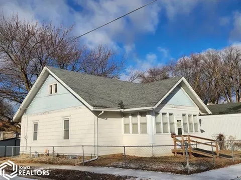 2424 S Jefferson Ave, Mason City, IA 50401