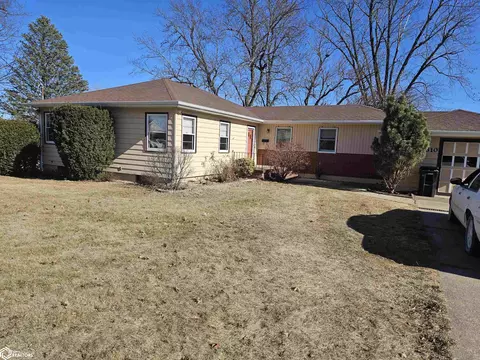 310 Lake Dr, Ottumwa, IA 52501
