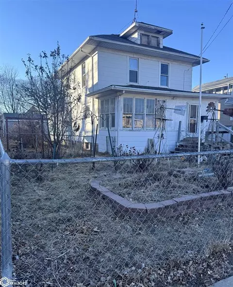 812 N Pennsylvania Ave, Mason City, IA 50401