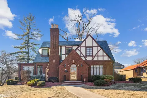 22 Cascade Ter, Burlington, IA 52601