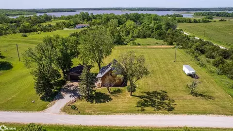 116 Pine Ridge Rd, Melrose, IA 52569