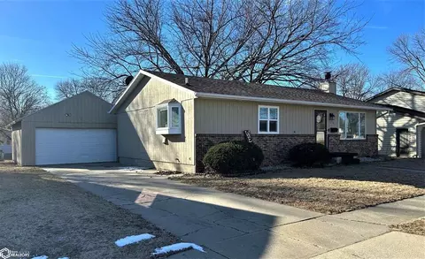 1214 E Linden St, Algona, IA 50511