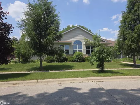 1109 S 10th Pl, Clear Lake, IA 50428