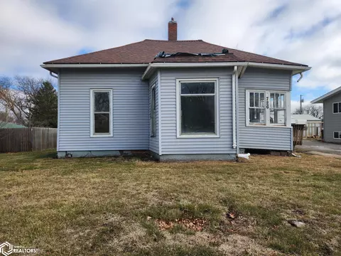 726 N 7th St, Chariton, IA 50049