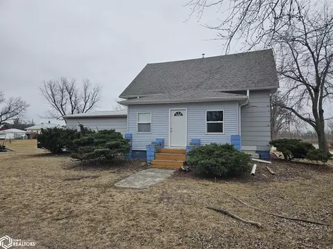 305 E Oak St, Blakesburg, IA 52536