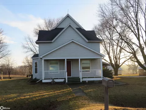 1679 95th St, Hampton, IA 50441 photo 2