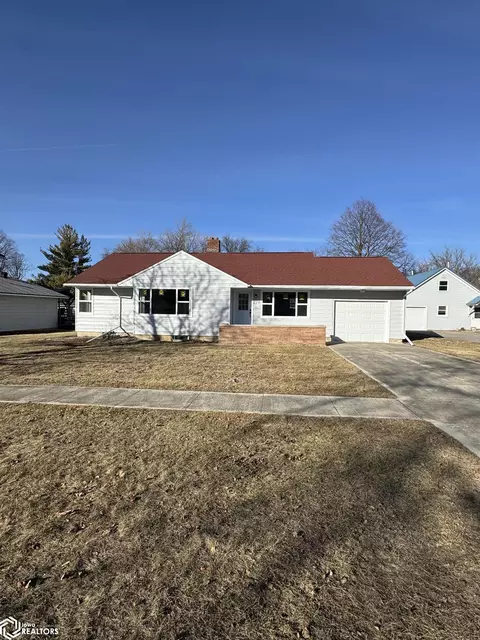 220 W Maple St, Hubbard, IA 50122