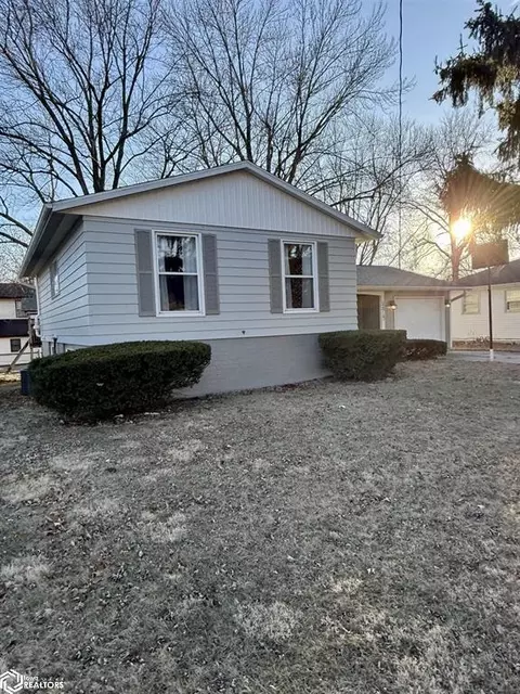 2813 Bock St, Burlington, IA 52601