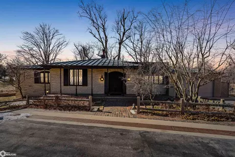 808 Patterson Ln, Marshalltown, IA 50158
