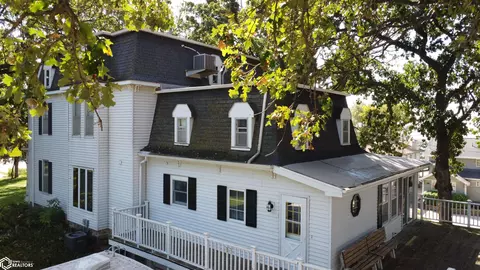 922 N Shore Dr, Clear Lake, IA 50428