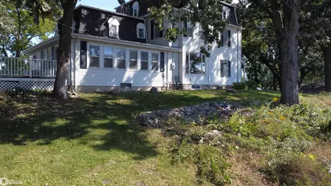 922 N Shore Dr, Clear Lake, IA 50428
