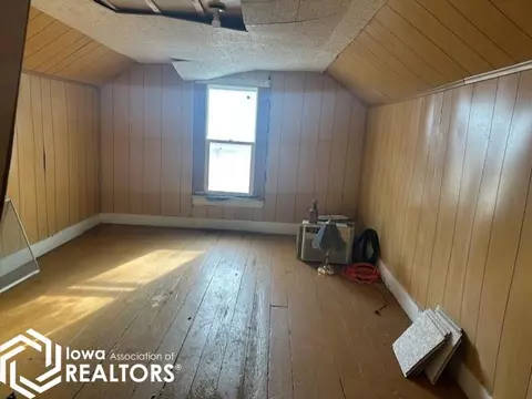 Bedroom - 506 1st St, Corwith, IA 50430 photo 3 of 4
