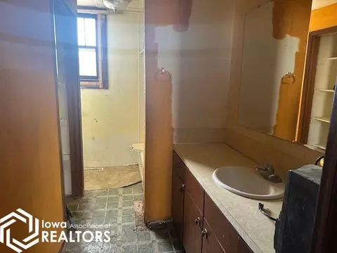 Bath - 506 1st St, Corwith, IA 50430 photo 1 of 2
