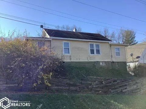 1137 Franklin St, Burlington, IA 52601