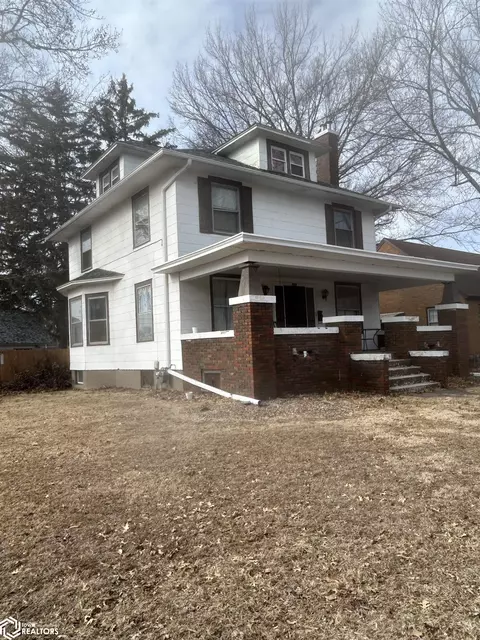 2031 Summer St, Burlington, IA 52601
